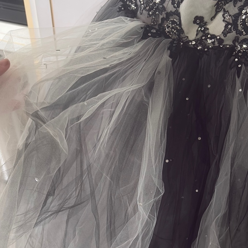 Mori Lee Black and White prom quinceañera Dress sz 9/10 tool lace sequins beauty - Picture 15 of 17